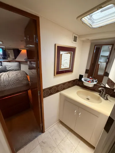 Yacht Photos Pics Interior of 1998 Viking 43 Convertible yacht, featuring a bathroom and bedroom.