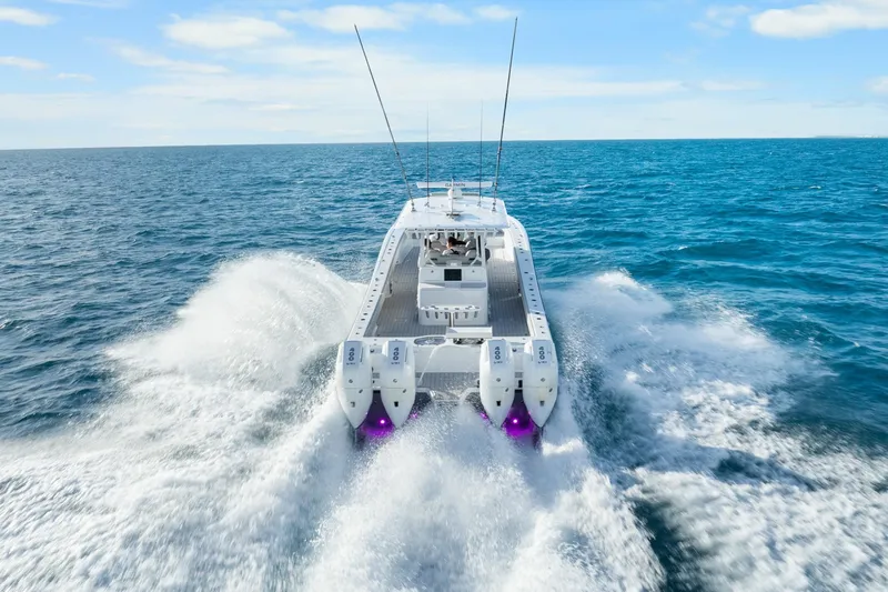  Yacht Photos Pics Freeman 47 boat cruising on open sea, 2099 model, powerful engines visible.