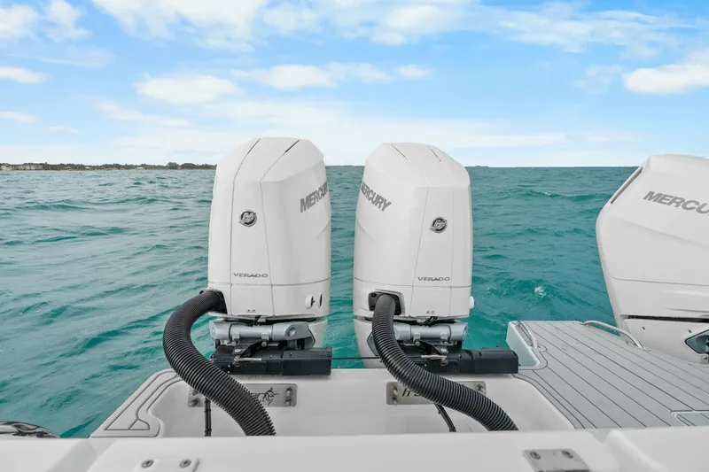  Yacht Photos Pics Freeman 47 boat with Mercury Verado engines on open sea, 2099 model.