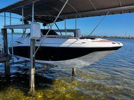 2005 Hurricane SunDeck 260 OB