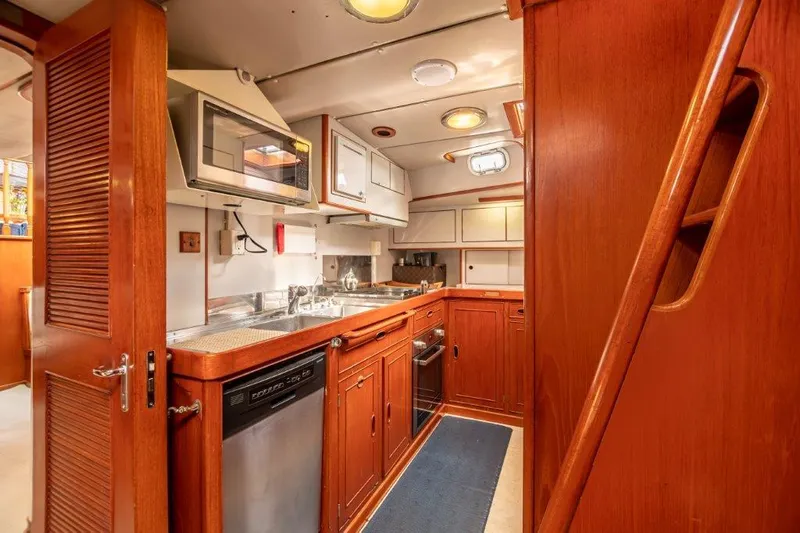 Mustang Yacht Photos Pics 