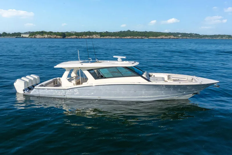 Dealership II Yacht Photos Pics 2023 Scout 530 LXF luxury boat cruising on calm blue waters.