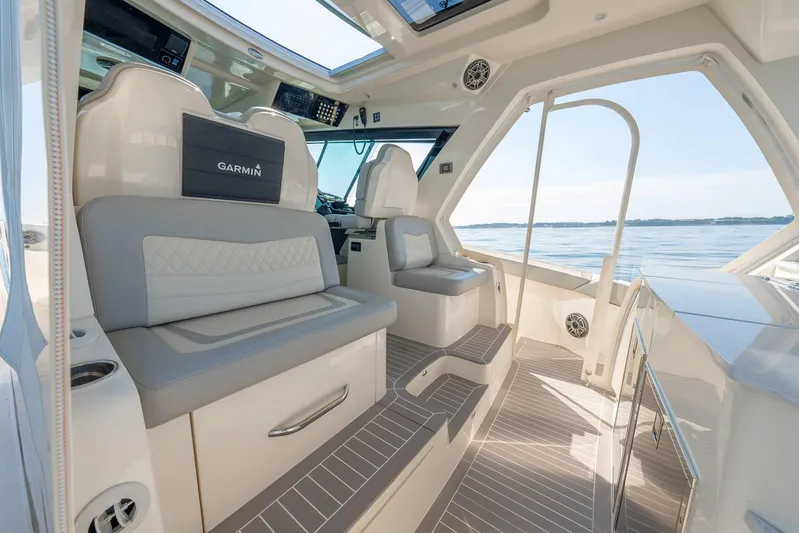 Dealership II Yacht Photos Pics 2023 Scout 530 LXF interior with luxurious seating and advanced navigation system.