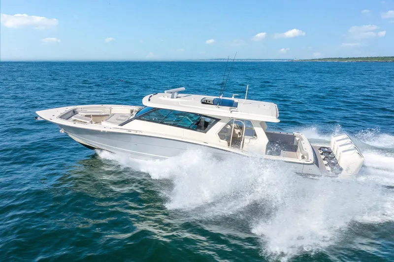 Dealership II Yacht Photos Pics 2023 Scout 530 LXF luxury boat cruising on open water.