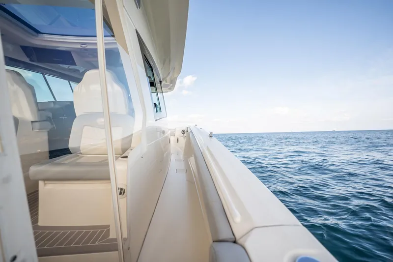 Dealership II Yacht Photos Pics 2023 Scout 530 LXF yacht cruising on open sea under clear blue sky.