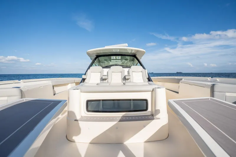 Dealership II Yacht Photos Pics 2023 Scout 530 LXF luxury boat on open sea under clear blue sky.