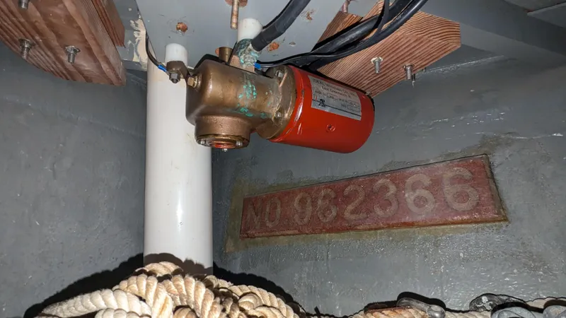 Safari Yacht Photos Pics 1990 Stanley Downeast Lobster Boat interior with pump and ropes.