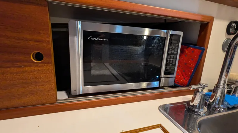 Safari Yacht Photos Pics Microwave in Stanley Downeast Lobster Boat's kitchen, 1990 model, with sink and red oven mitt.
