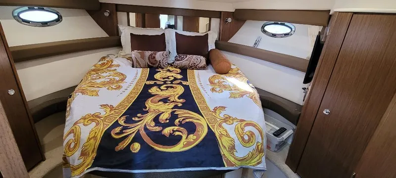 Panache Yacht Photos Pics Luxurious bedroom in 2016 Meridian 391 Sedan yacht with elegant bedding.