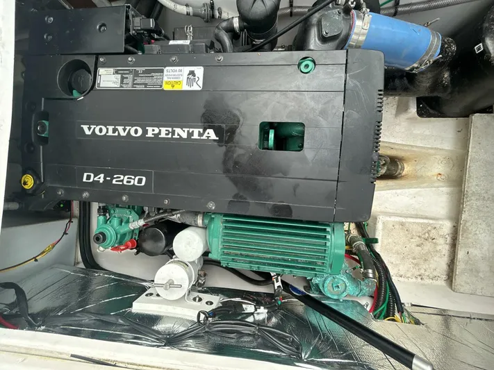  Yacht Photos Pics Volvo Penta D4-260 engine in 2019 Cutwater C-28 boat, detailed view.
