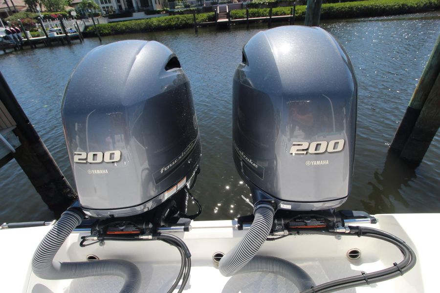 2019 Everglades 255 CC