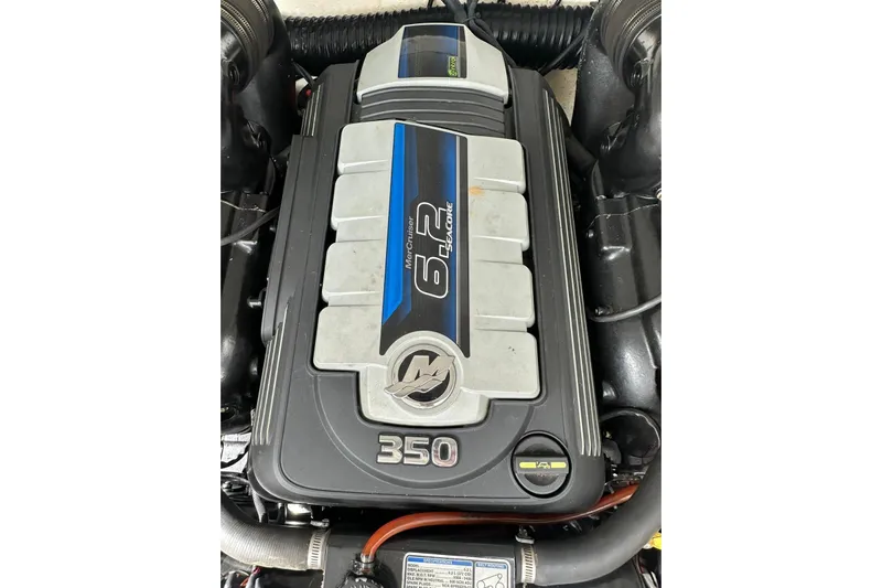 Oceanholic Yacht Photos Pics Engine of 2018 Formula 330 Crossover Bowrider, MerCruiser 6.2L, 350 horsepower.