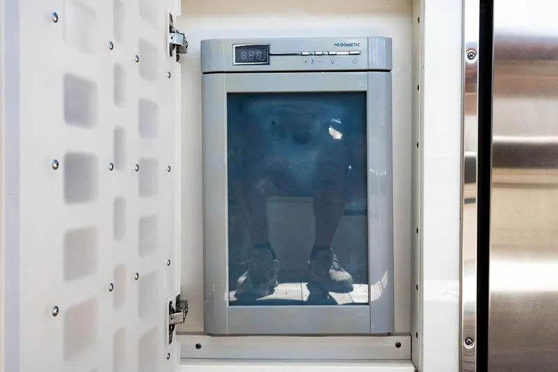 Sobe III Yacht Photos Pics Built-in Dometic refrigerator on 2019 Sea Ray SLX 400 Outboard boat.