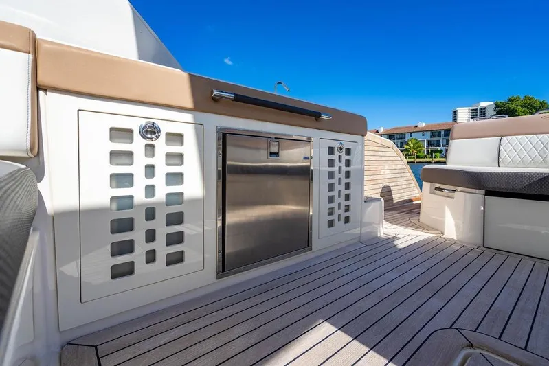 Sobe III Yacht Photos Pics 2019 Sea Ray SLX 400 Outboard boat deck with seating and storage, under clear blue sky.