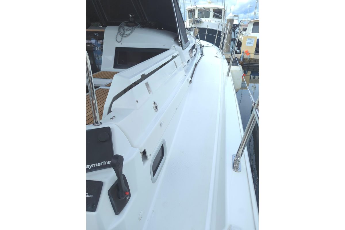 2021 Jeanneau 44 