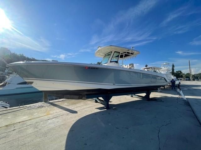 2018 Boston Whaler 330 Outrage