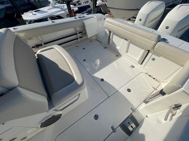 2018 Boston Whaler 330 Outrage