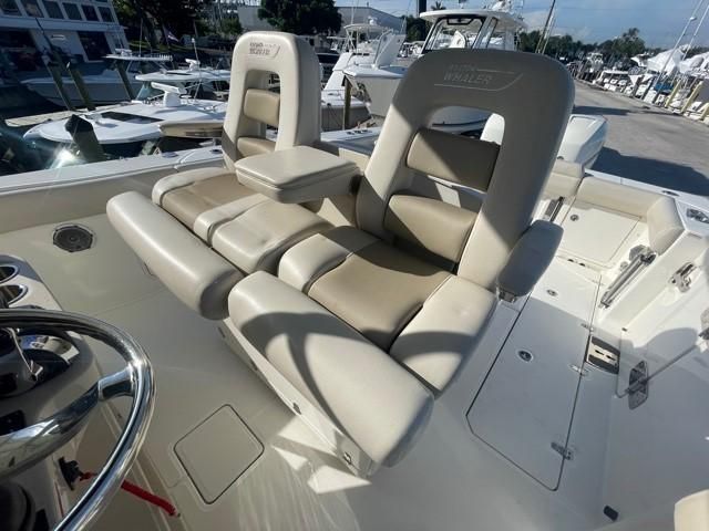 2018 Boston Whaler 330 Outrage