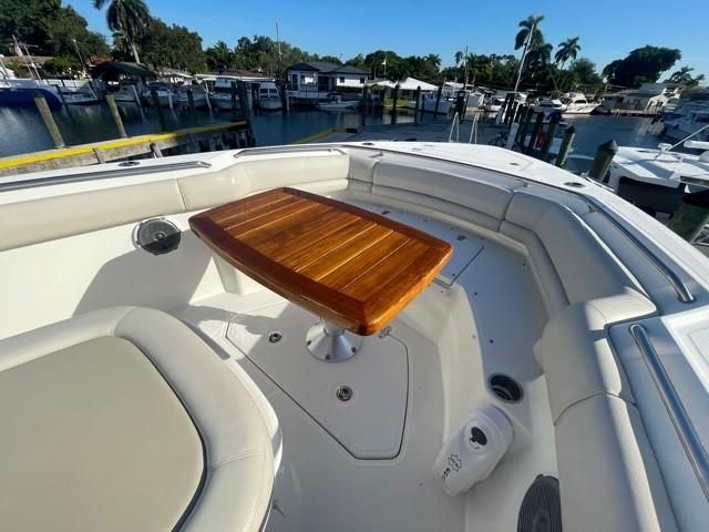 2018 Boston Whaler 330 Outrage