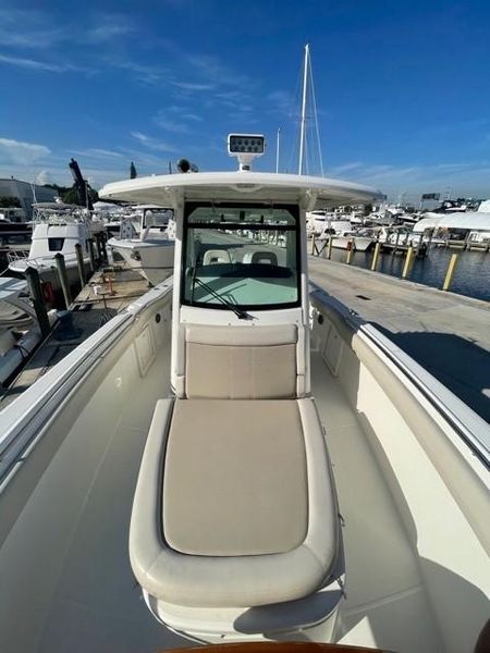 2018 Boston Whaler 330 Outrage