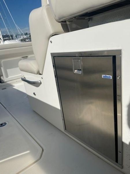 2018 Boston Whaler 330 Outrage