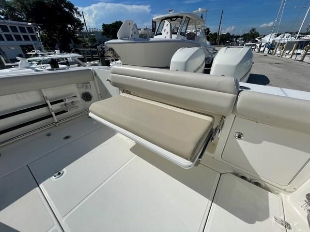 2018 Boston Whaler 330 Outrage