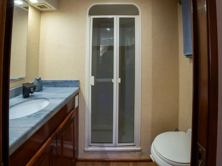 Samurai Yacht Photos Pics Bathroom interior of 1998 Viking 58 Convertible yacht with shower and sink.