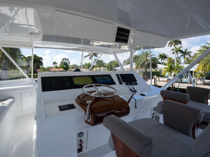 Samurai Yacht Photos Pics Helm of 1998 Viking 58 Convertible yacht with modern controls and seating.