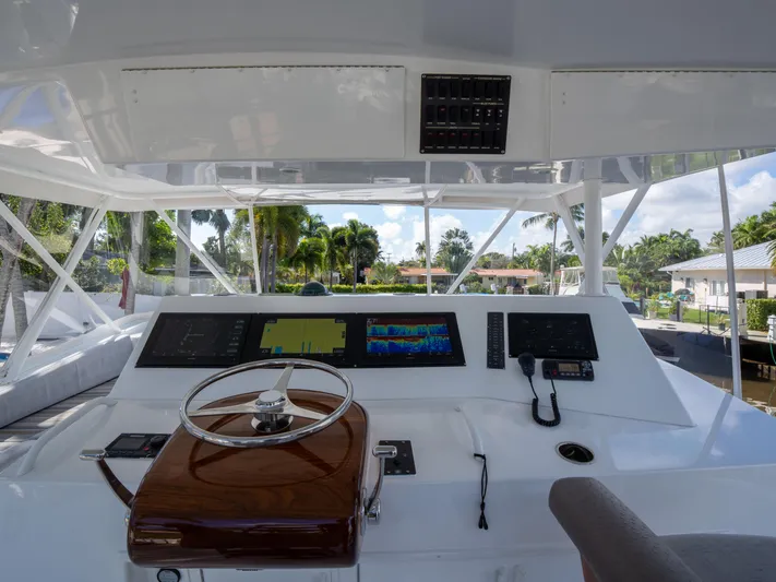 Samurai Yacht Photos Pics Helm of 1998 Viking 58 Convertible yacht with modern navigation equipment and steering wheel.