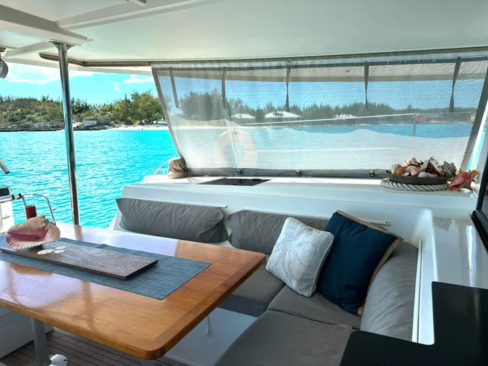 Gemeaux Yacht Photos Pics 