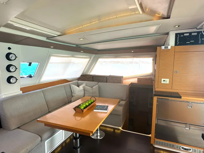 Gemeaux Yacht Photos Pics 