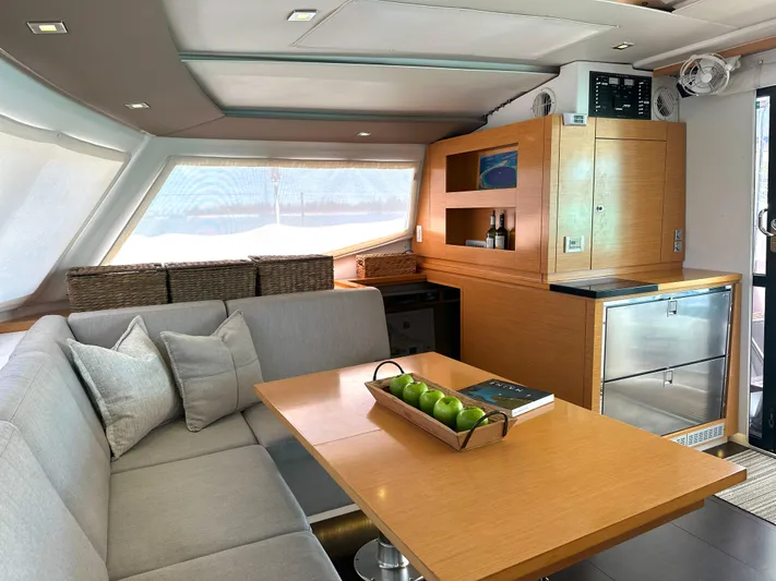 Gemeaux Yacht Photos Pics 