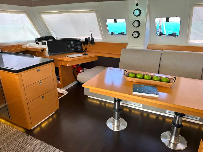 Gemeaux Yacht Photos Pics 