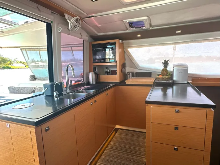 Gemeaux Yacht Photos Pics 