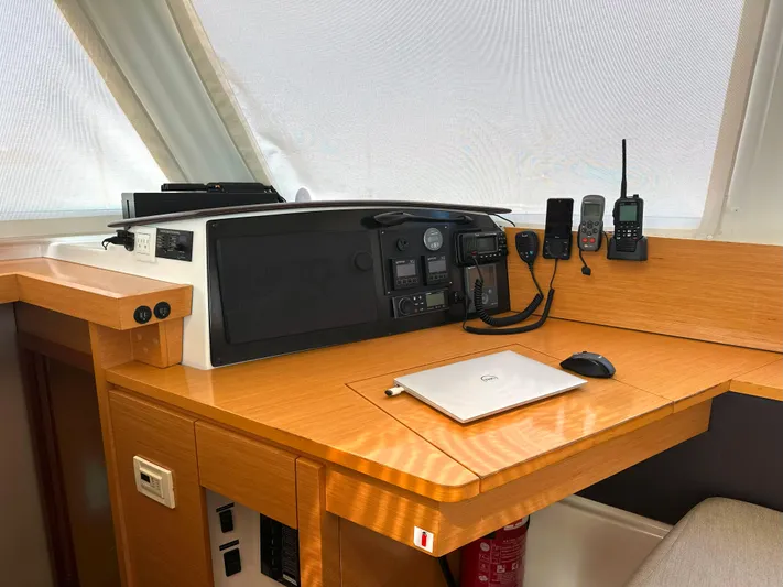 Gemeaux Yacht Photos Pics 