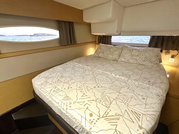 Gemeaux Yacht Photos Pics 