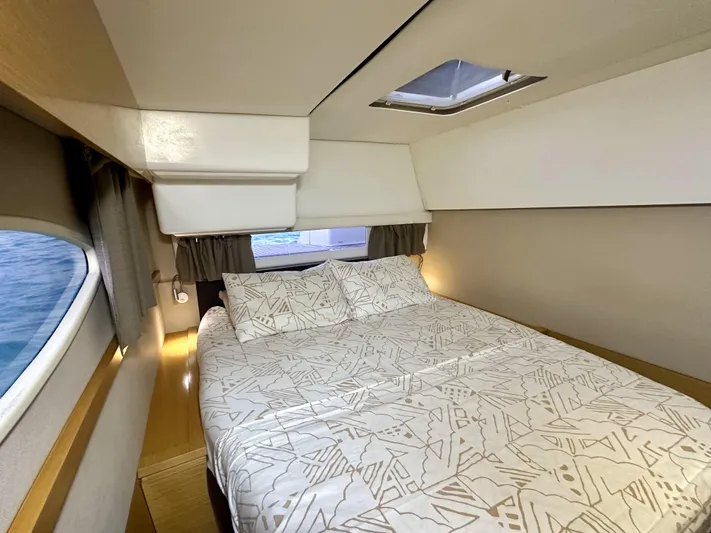 Gemeaux Yacht Photos Pics 