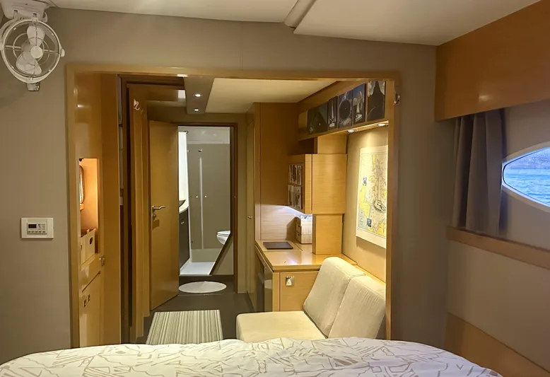 Gemeaux Yacht Photos Pics 