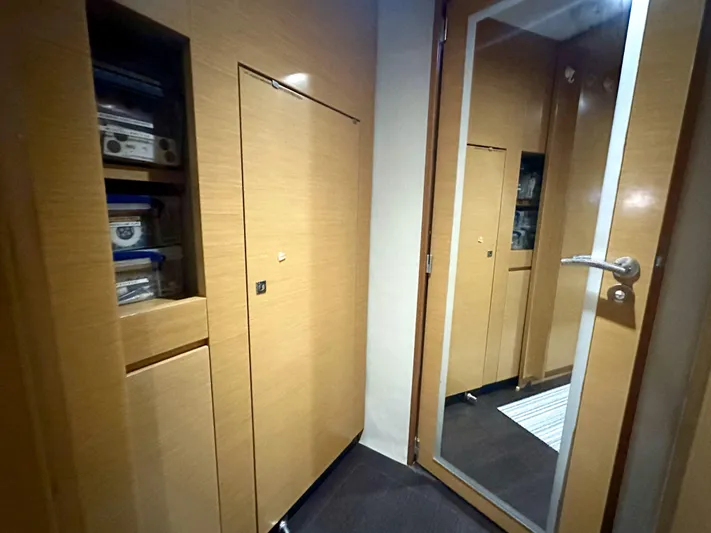 Gemeaux Yacht Photos Pics 