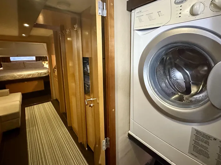 Gemeaux Yacht Photos Pics 