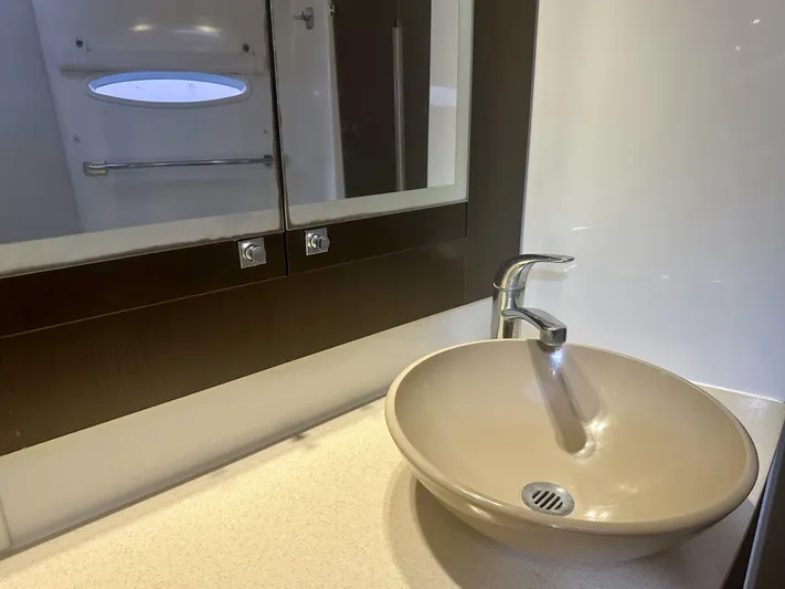 Gemeaux Yacht Photos Pics 