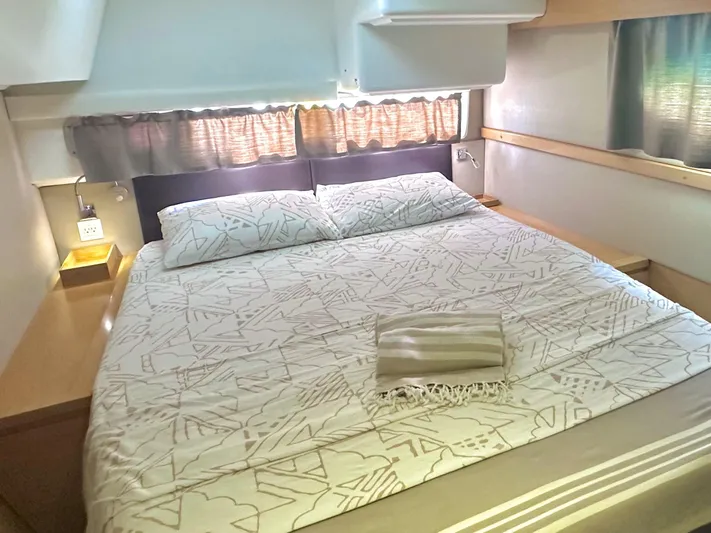 Gemeaux Yacht Photos Pics 