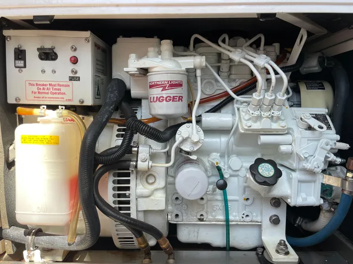 Gemeaux Yacht Photos Pics 