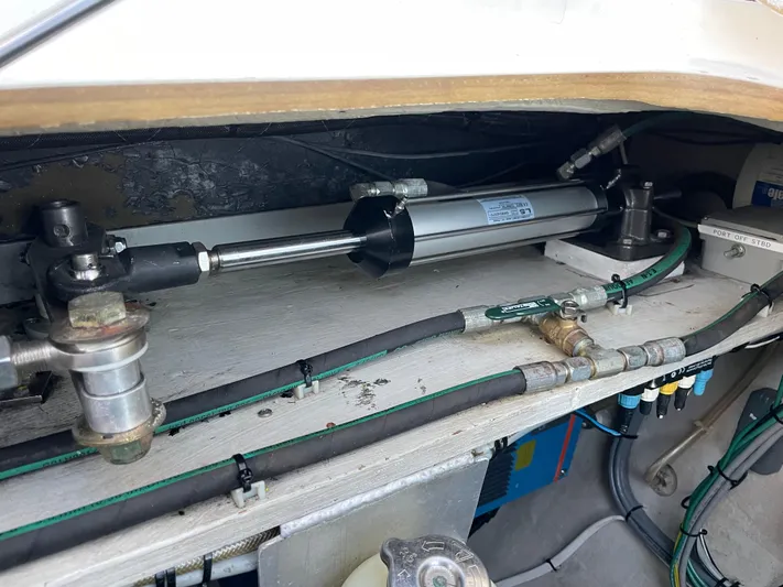 Gemeaux Yacht Photos Pics 