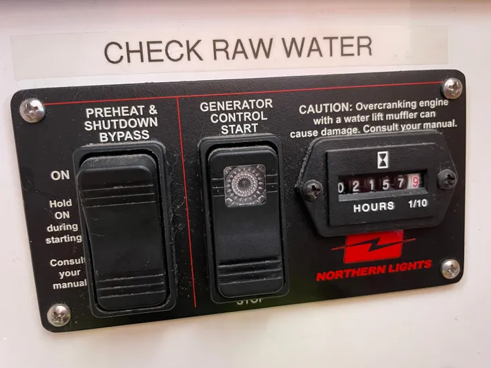 Gemeaux Yacht Photos Pics 