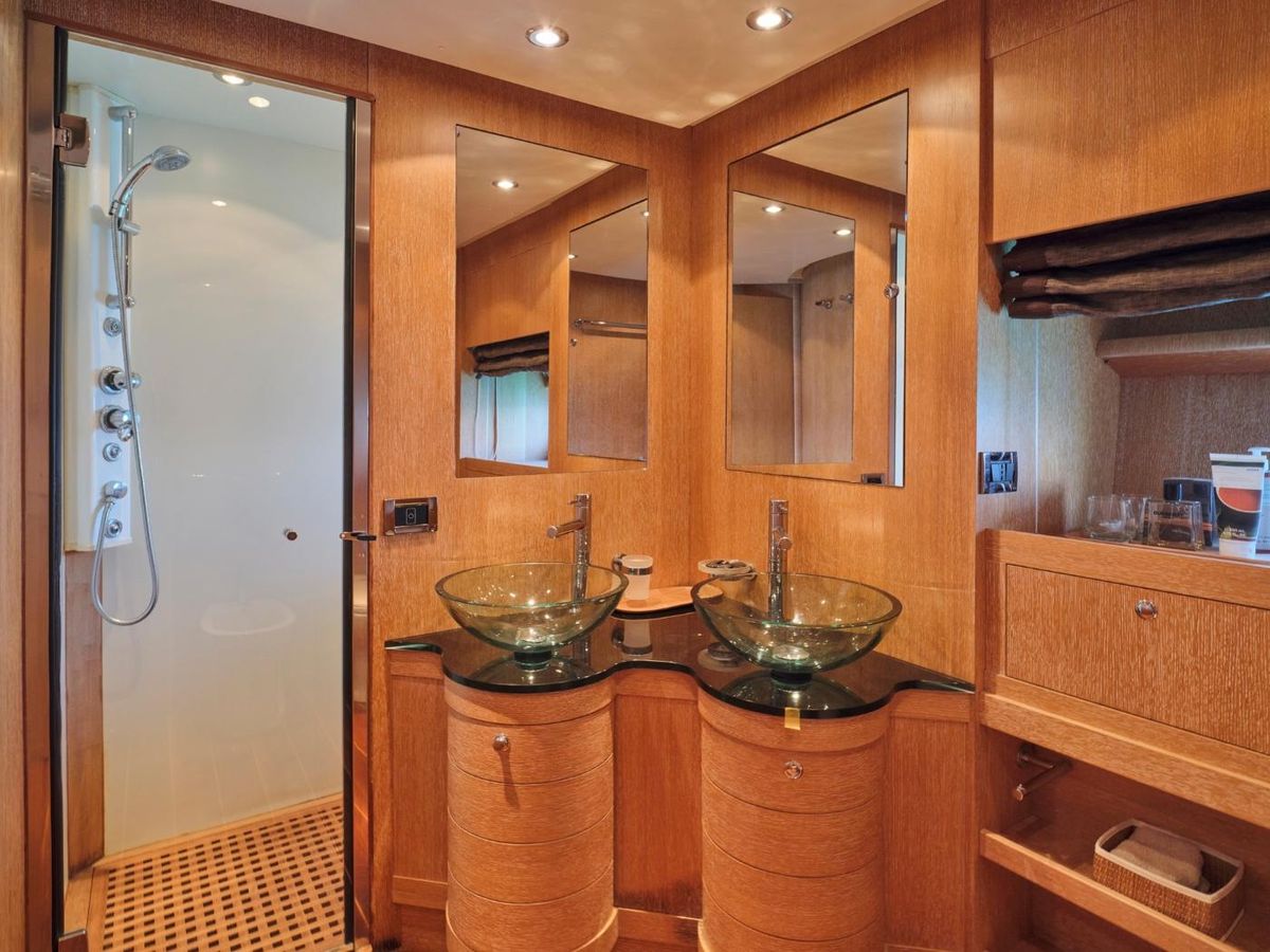 2006 Alfamarine 77 
