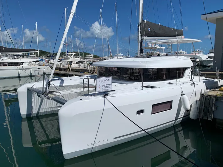 Yamuy II Yacht Photos Pics 