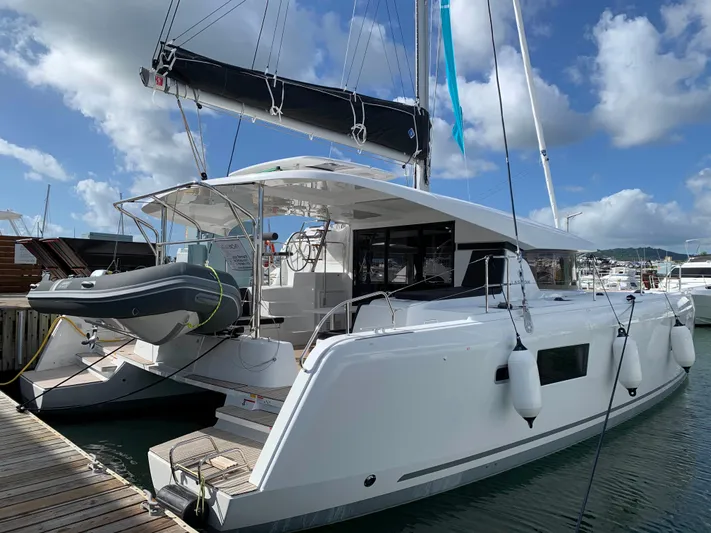 Yamuy II Yacht Photos Pics 
