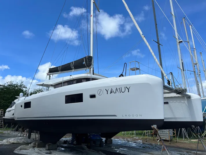 Yamuy II Yacht Photos Pics 
