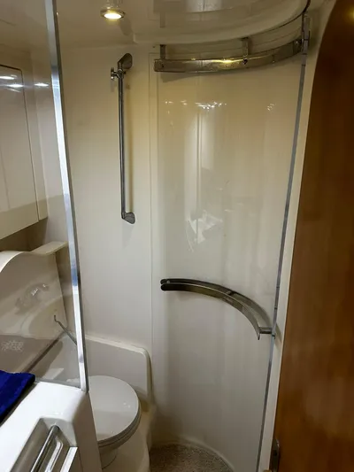  Yacht Photos Pics 2000 Carver 400 Express bathroom with shower and toilet.